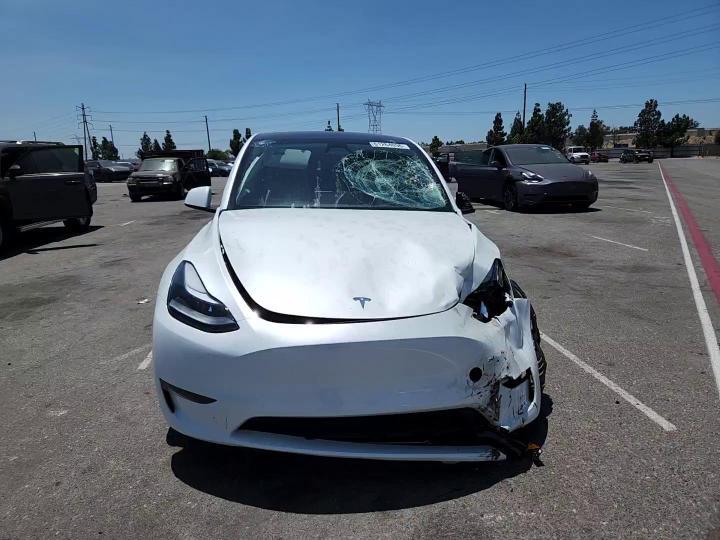 2025 Tesla Model Y - zdjęcie 13