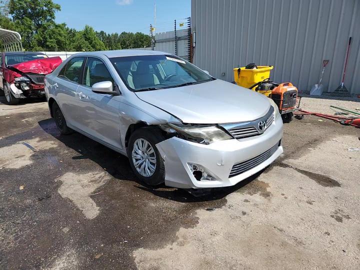 2014 Toyota Camry L - zdjęcie 14