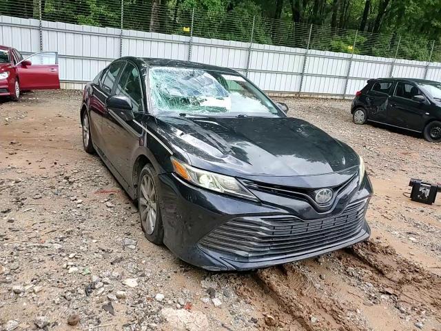 2020 Toyota Camry Le - zdjęcie 13