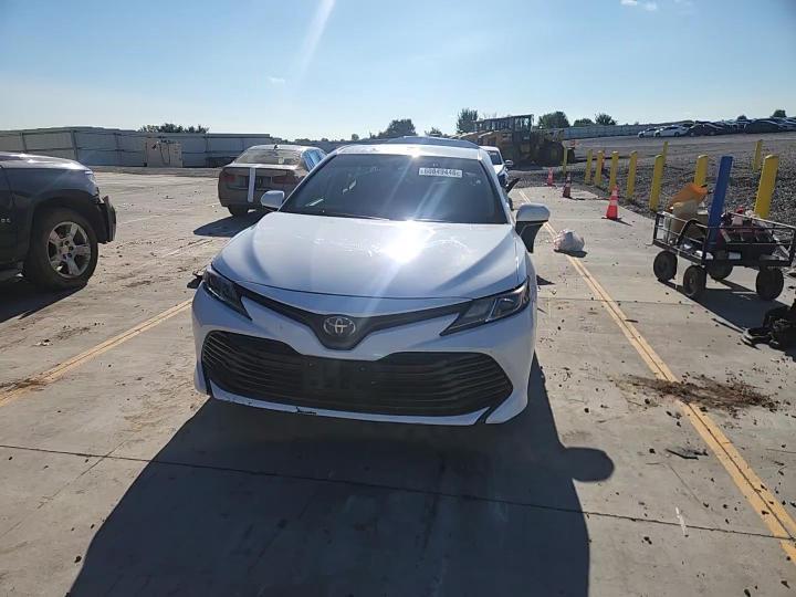 2019 Toyota Camry Le - zdjęcie 13