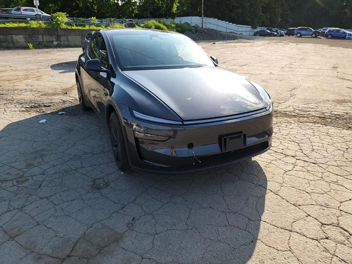 2026 Tesla Model Y - zdjęcie 14