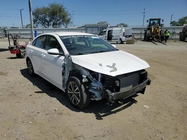 2022 Kia Forte Lxs - zdjęcie 14