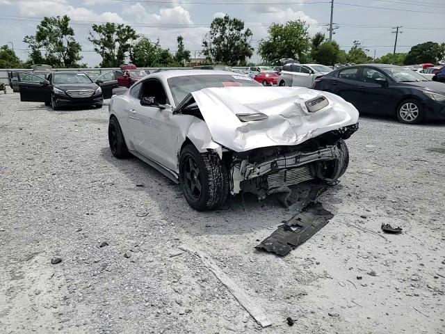 2018 Ford Mustang - zdjęcie 14