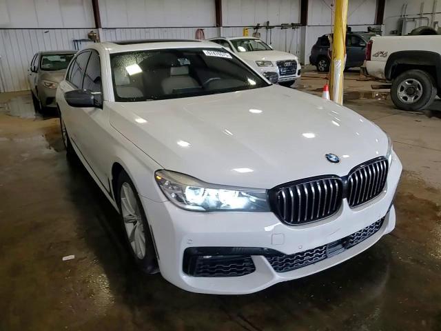2016 BMW Seria 7 - zdjęcie 13
