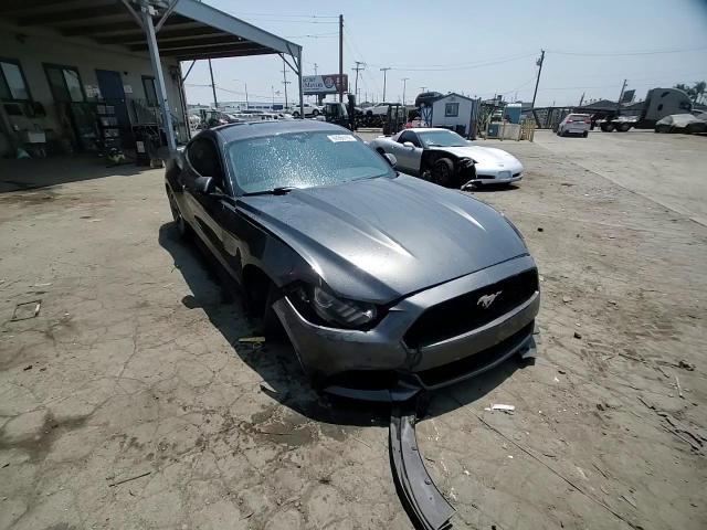 2016 Ford Mustang - zdjęcie 14