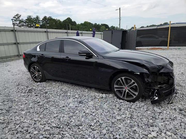 2017 Jaguar Xe Premium - zdjęcie 13