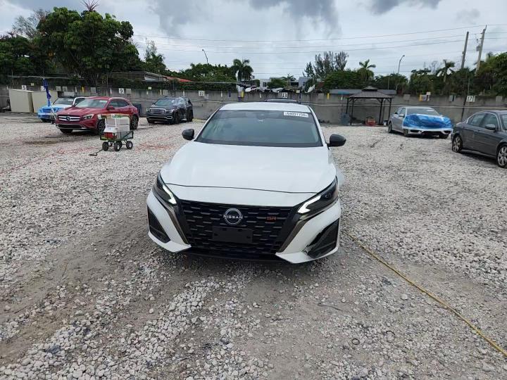 2023 Nissan Altima Sr - zdjęcie 13