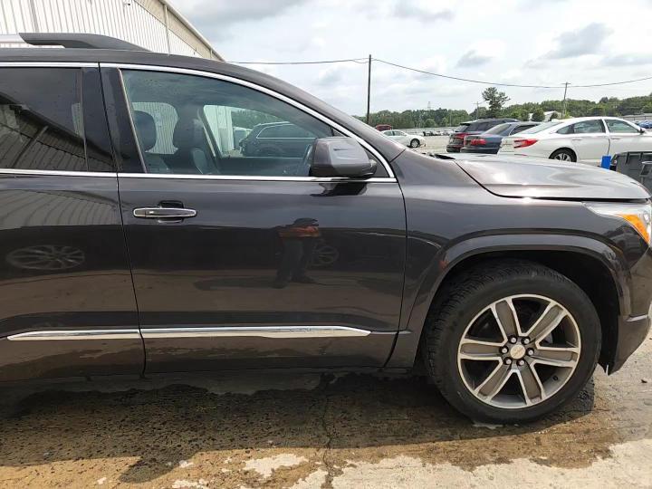 2017 GMC Acadia Denali - zdjęcie 14