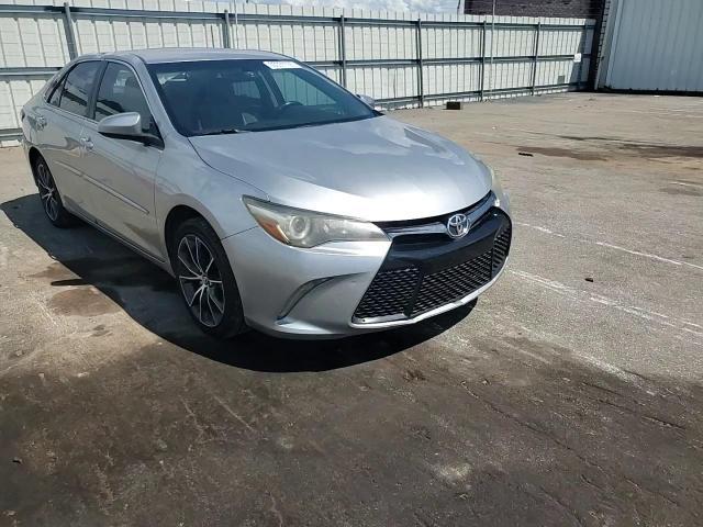 2016 Toyota Camry Xse - zdjęcie 13