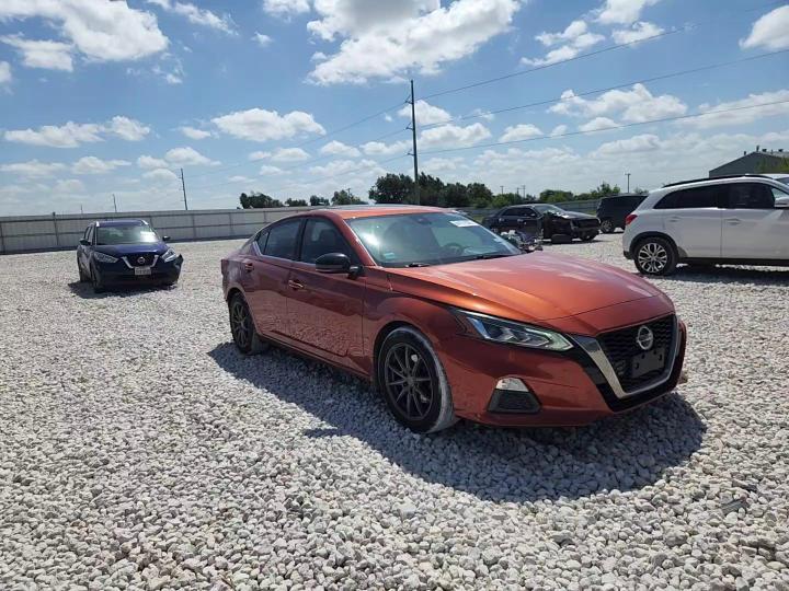 2020 Nissan Altima Sr - zdjęcie 14