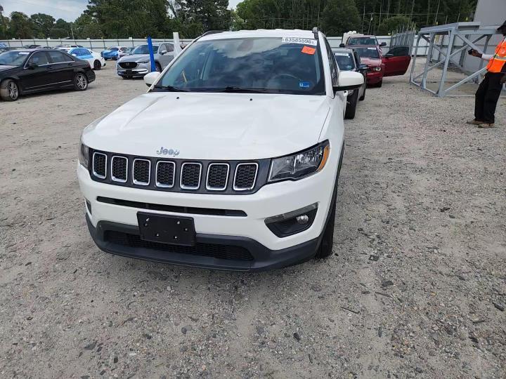 2017 Jeep Compass Latitude - zdjęcie 14