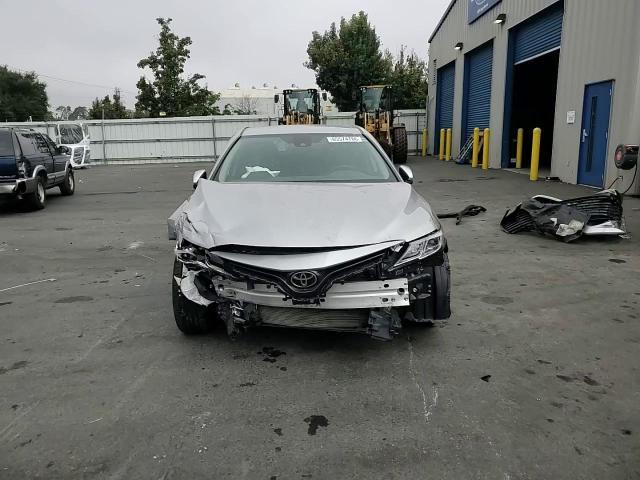 2020 Toyota Camry Le - zdjęcie 14