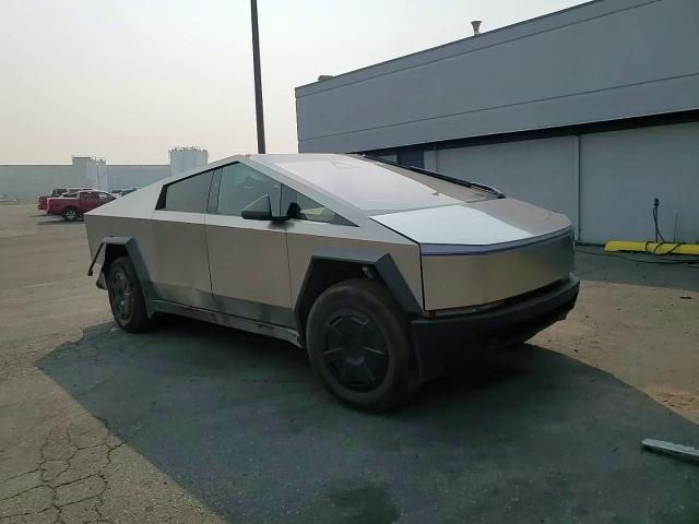 2026 Tesla Cybertruck - zdjęcie 13
