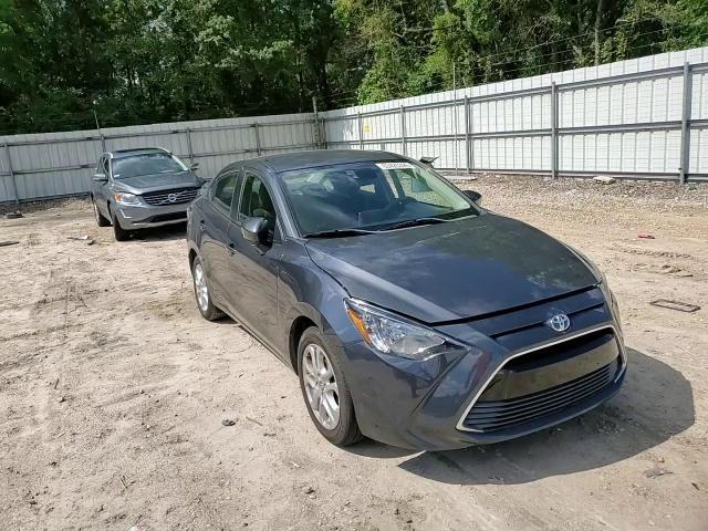 2018 Toyota Yaris Ia Base - zdjęcie 13
