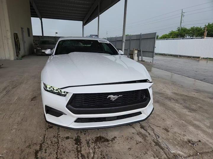 2025 Ford Mustang - zdjęcie 13