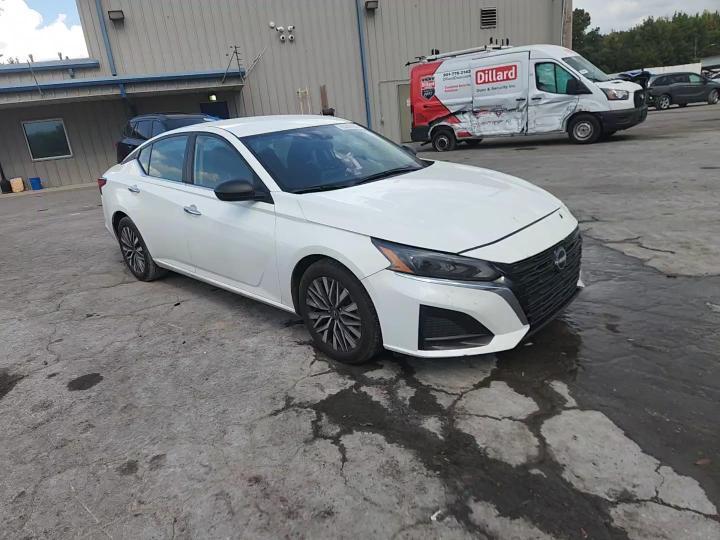 2025 Nissan Altima Sv - zdjęcie 13