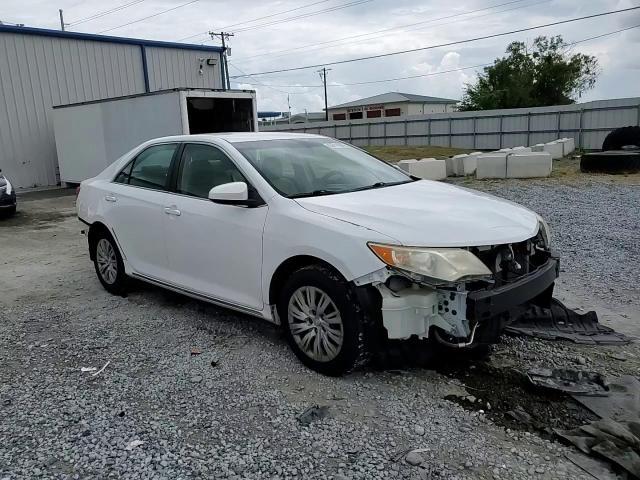 2014 Toyota Camry Le - zdjęcie 14