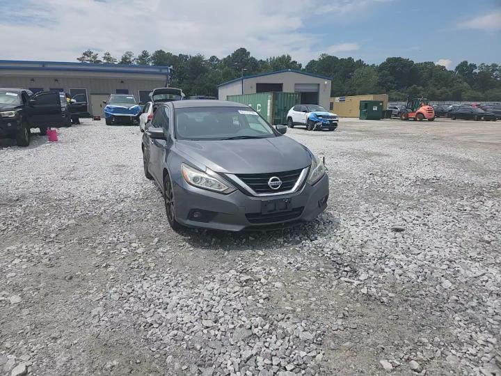 2017 Nissan Altima - zdjęcie 13