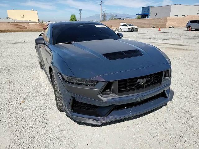 2025 Ford Mustang Dark Horse - zdjęcie 13