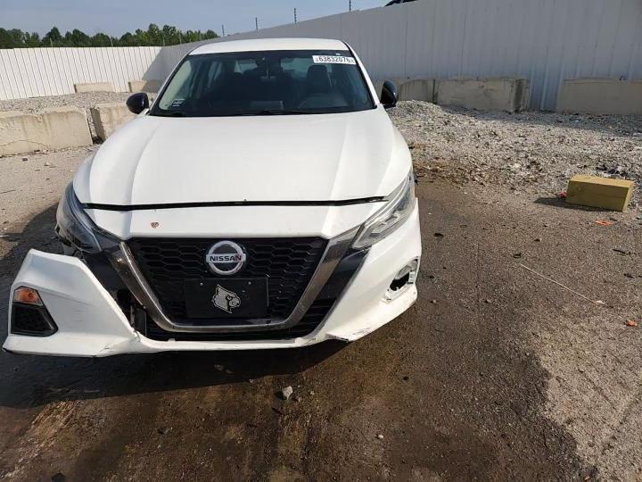 2020 Nissan Altima Sr - zdjęcie 13