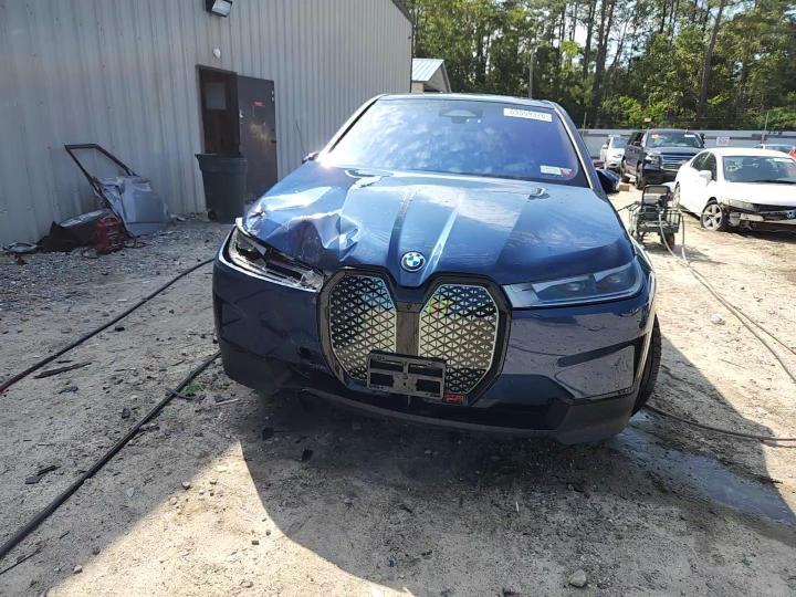 2022 BMW Ix xDrive50 - zdjęcie 14