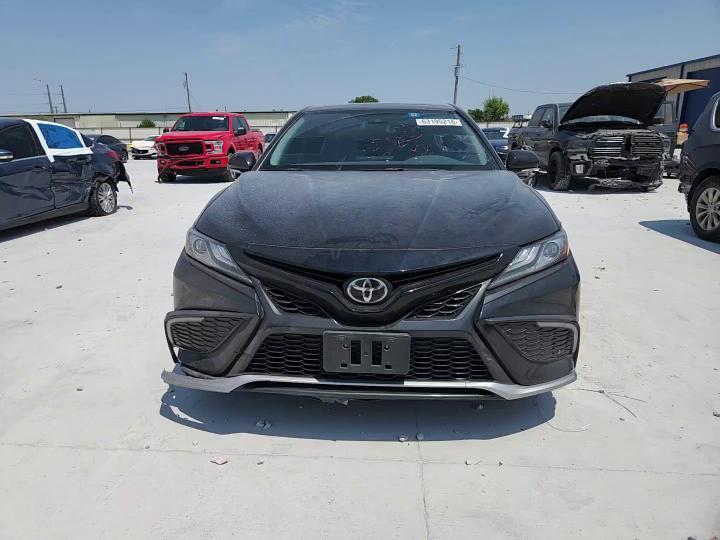 2022 Toyota Camry Xse - zdjęcie 13