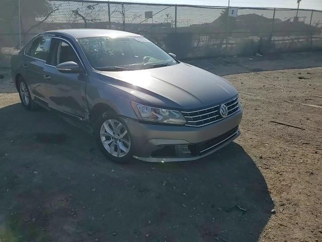 2017 Volkswagen Passat - zdjęcie 13