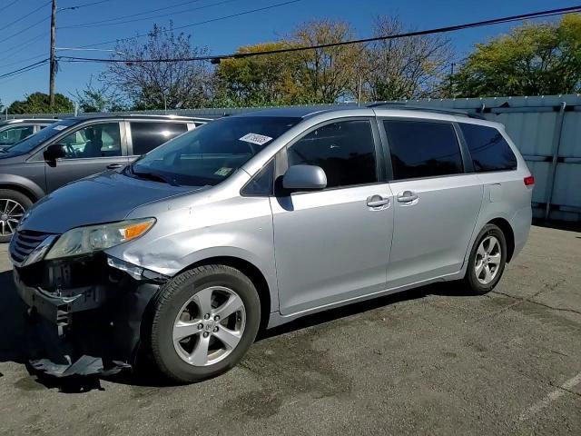 2013 Toyota Sienna - zdjęcie 14