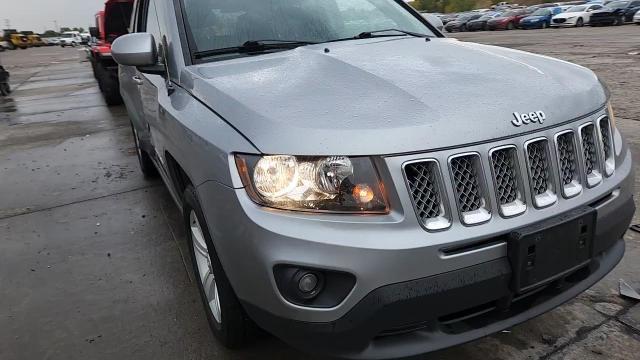 2016 Jeep Compass Latitude - zdjęcie 14