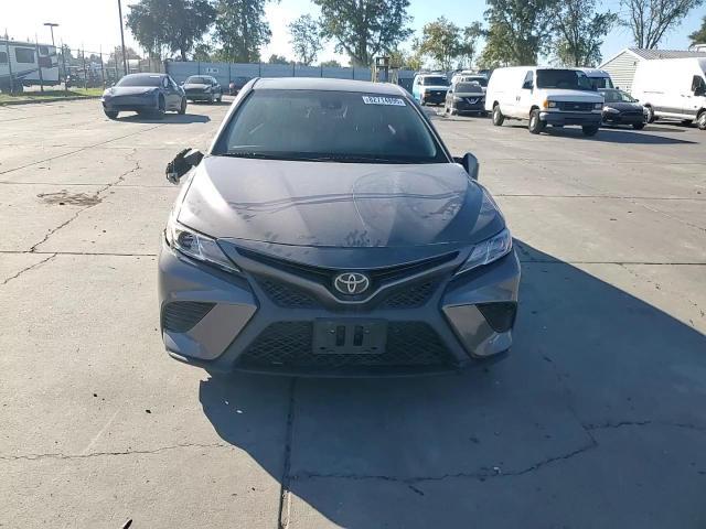 2018 Toyota Camry - zdjęcie 13