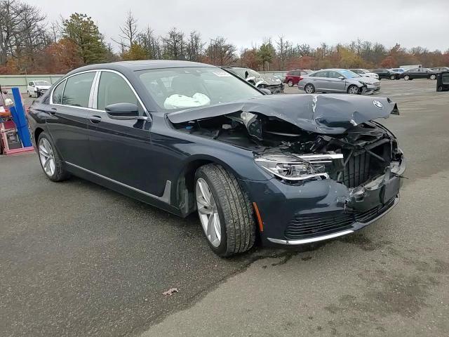 2019 BMW Seria 7 - zdjęcie 13