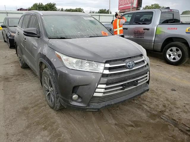 2019 Toyota Highlander Hybrid - zdjęcie 14
