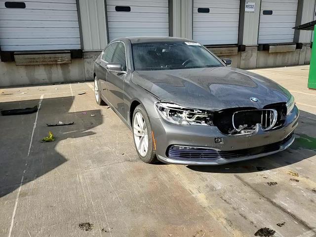 2016 BMW 750 Xi - zdjęcie 13