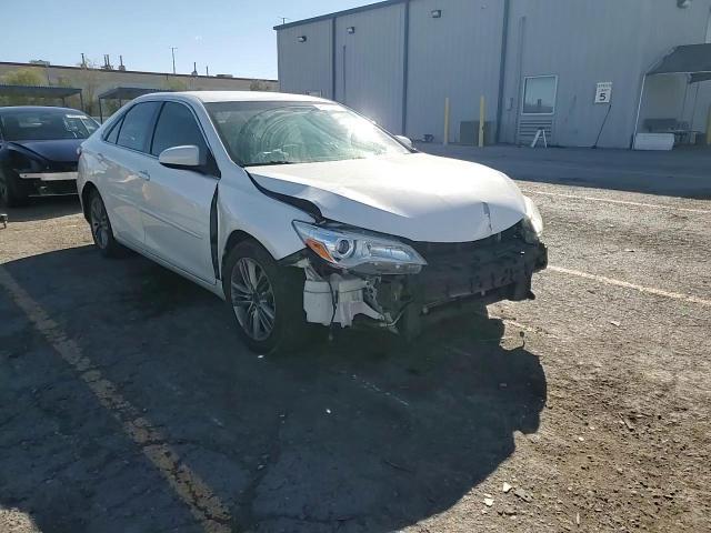 2016 Toyota Camry Le - zdjęcie 14