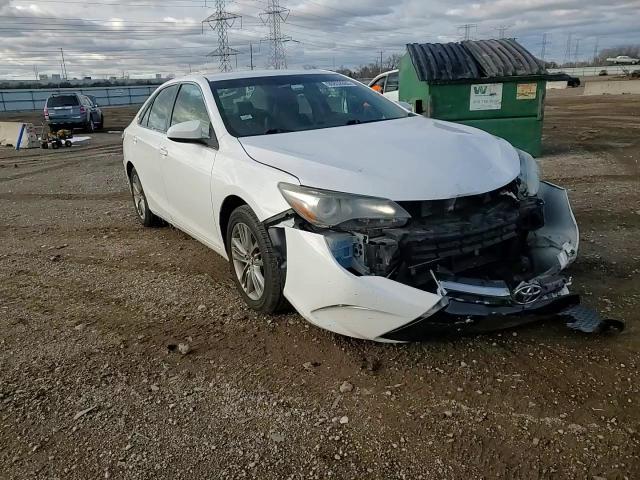 2015 Toyota Camry Le - zdjęcie 13