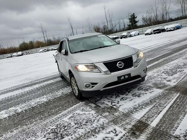 2016 Nissan Pathfinder - zdjęcie 14