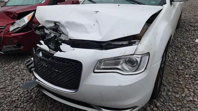 2017 Chrysler 300 - zdjęcie 13