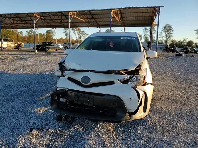 2015 Toyota Prius V Two - zdjęcie 13