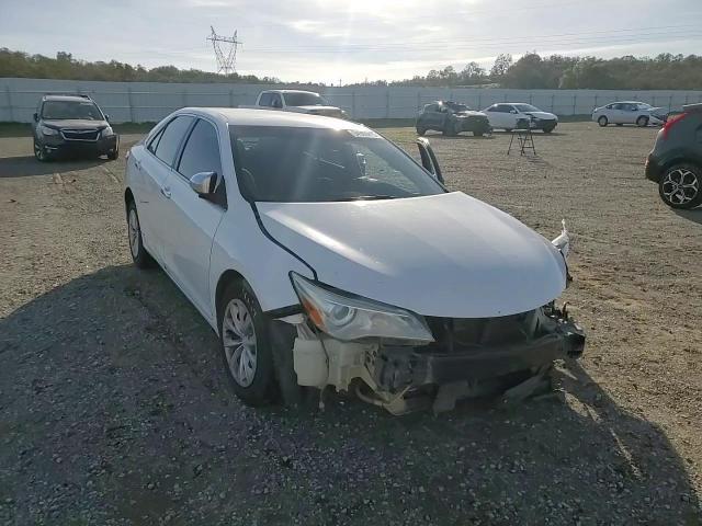 2015 Toyota Camry Le - zdjęcie 13