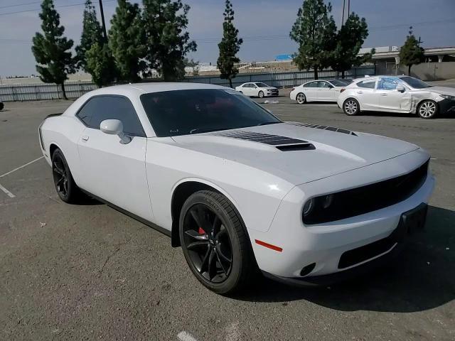 2017 Dodge Challenger - zdjęcie 13