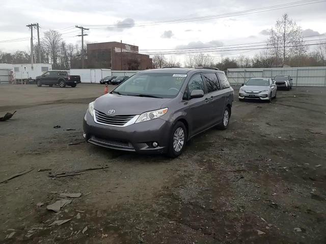 2013 Toyota Sienna Xle - zdjęcie 15
