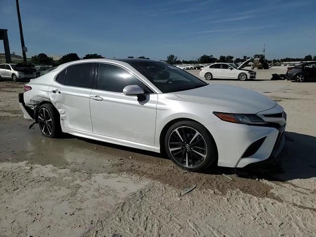 2018 Toyota Camry - zdjęcie 13