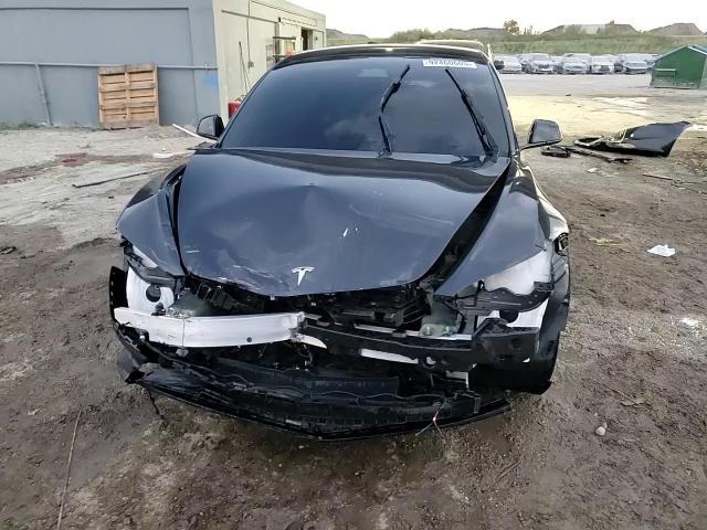 2025 Tesla Model 3 - zdjęcie 14