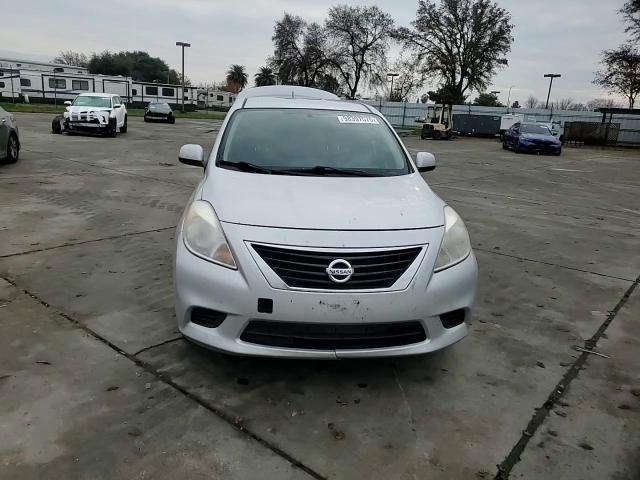 2014 Nissan Versa S - zdjęcie 14