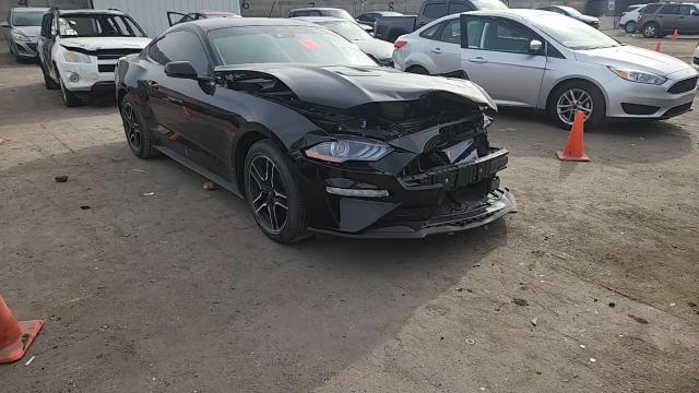 2022 Ford Mustang - zdjęcie 13