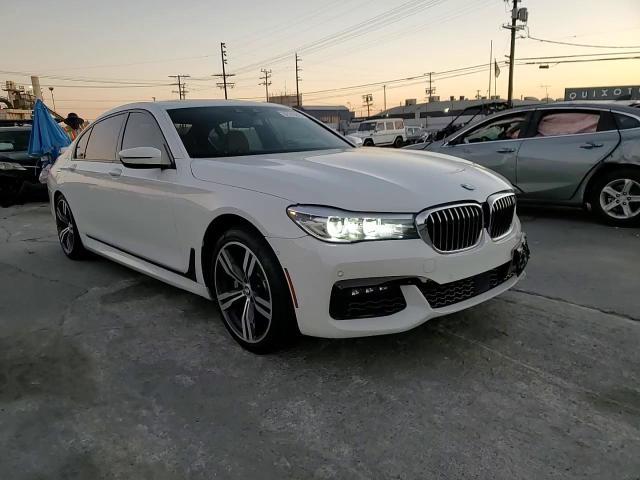 2016 BMW 740 I - zdjęcie 13