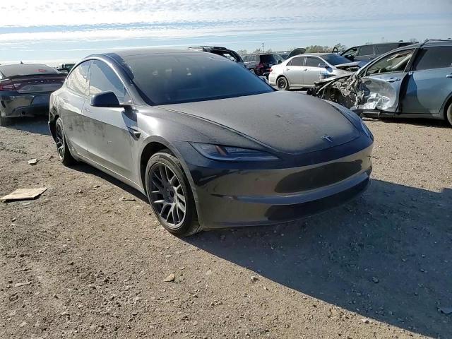 2025 Tesla Model 3 - zdjęcie 13