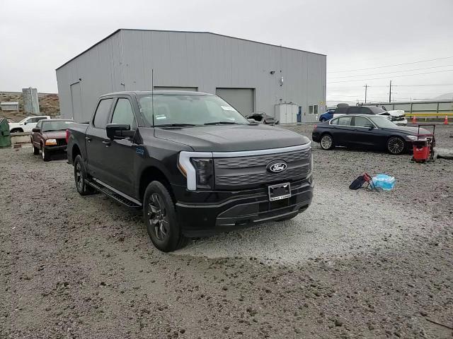 2025 Ford F150 Lightning Lariat - zdjęcie 13