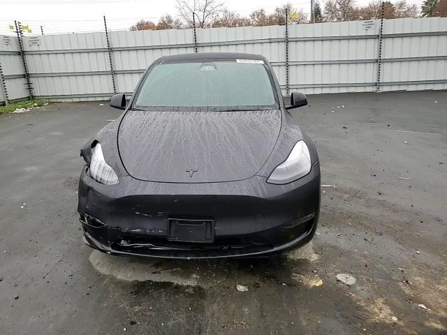 2024 Tesla Model Y - zdjęcie 13