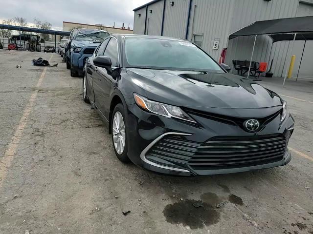 2023 Toyota Camry Le - zdjęcie 13